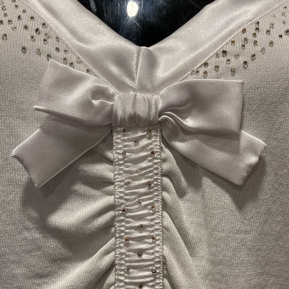 Cartise White Cap Sleeve Bow Accent Ruched Beaded Top - Sz M - Picture 3 of 12